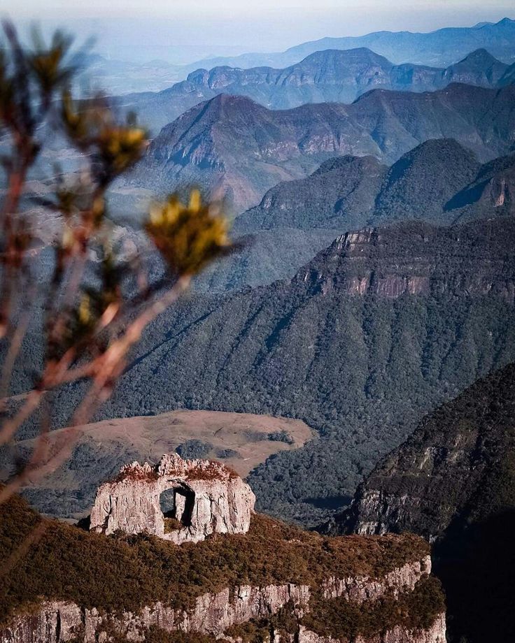 Morro da Igreja e Pedra Furada